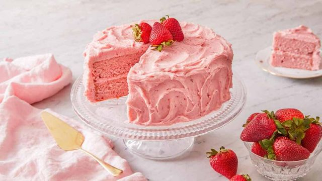 Easy Strawberry Cake Recipe