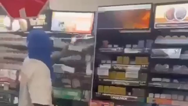 Man Tries to Rob Convenience Store But Got a Beating From Clerk